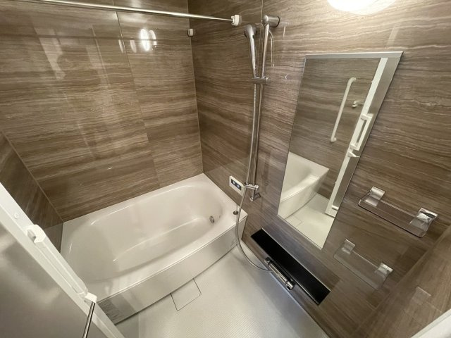 アルファステイツ熊本駅東の浴室|お手入れのしやすい「壁eパネル」採用