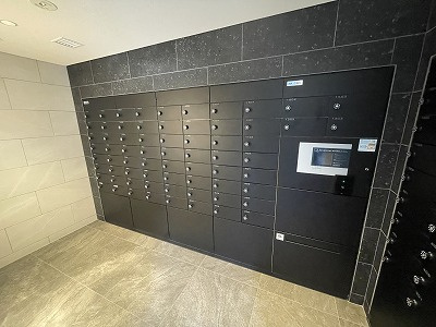 アルファステイツ熊本駅東の設備|留守中でも荷物の受取りが可能な宅配ボックス