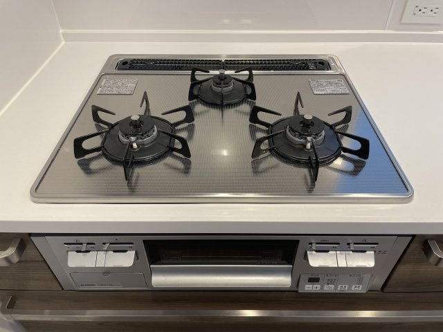 アルファステイツ熊本駅東のキッチン|掃除がしやすいガラストップコンロ