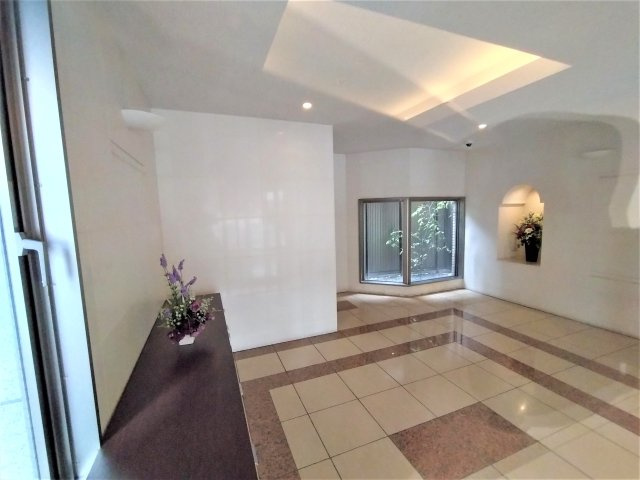 パレステュディオ四谷三丁目のエントランス|ホール