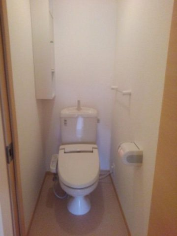 ラ・メゾン　アンソレイエ　Ｂのトイレ|落ち着いた色調のトイレです