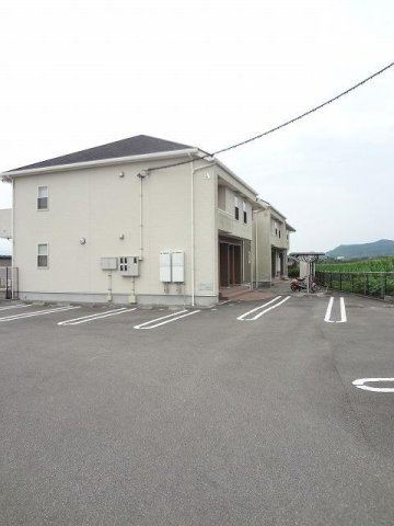 ラ・メゾン　アンソレイエ　Ｂの駐車場|駐車スペースもあります