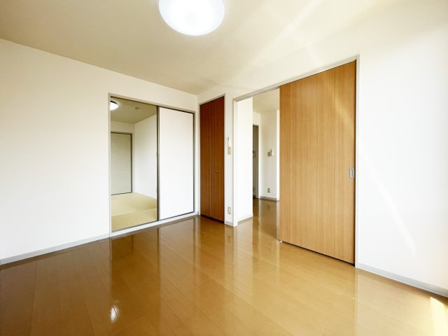 シャーメゾン　ラヴィ　E棟の居間・リビング