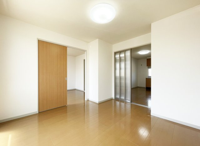 シャーメゾン　ラヴィ　E棟の居間・リビング