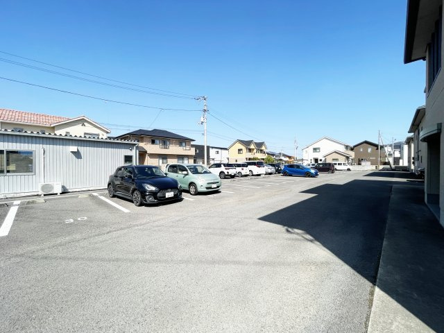 シャーメゾン　ラヴィ　E棟の駐車場