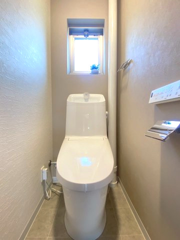 【商談中】円明寺ヶ丘団地M棟のトイレ|温水洗浄便座付きのトイレ