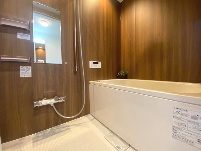 【商談中】円明寺ヶ丘団地M棟の浴室|肩までゆったり浸かれる浴室で、日々の疲れをリフレッシュ。
心地よいバスタイムをお過ごしいただけます！