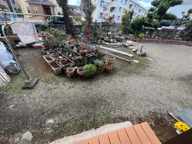 コーポ谷合の庭