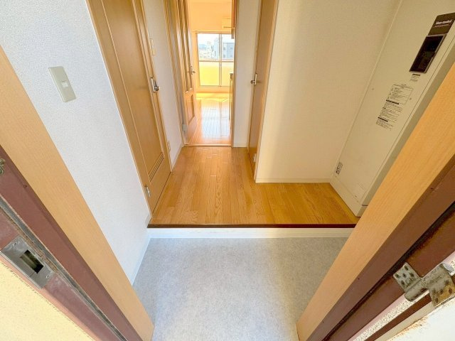 フローライト上新庄駅前の玄関