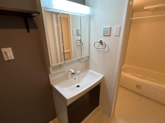 【洗面所】 | 仮称）天童市東久野本２丁目新築アパート | 洗面化粧台（イメージ）