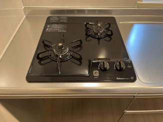 【キッチン】 | 仮称）天童市東久野本２丁目新築アパート | ビルトインコンロ（イメージ）