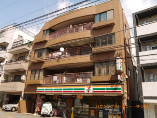 【外観】 | モダンでスタイリッシュな印象を与えるブラウンを基調とした外観。