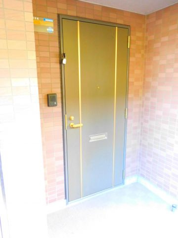 グランドール八光の玄関