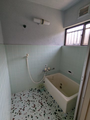 白鳥台一戸建の浴室