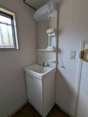 白鳥台一戸建の洗面所