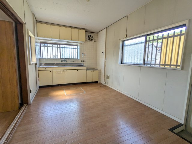 白鳥台一戸建の居間・リビング