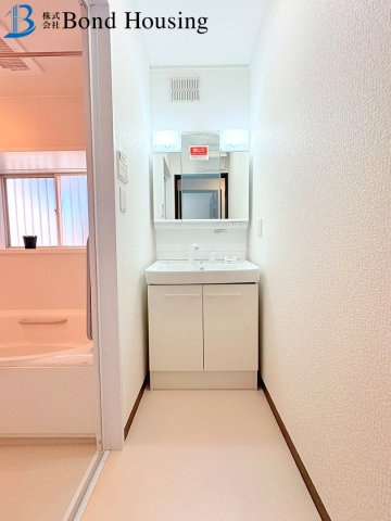 前面リフォ済み・お車3台駐車可能　竜が岡5丁目　築37年の独立洗面台