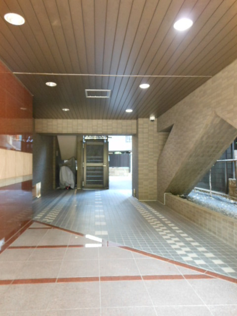 練馬区豊玉北５丁目の賃貸マンションのエントランス