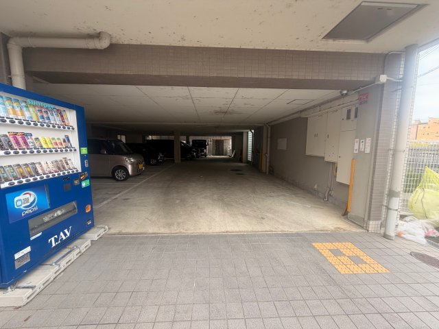 ループ千里丘の駐車場