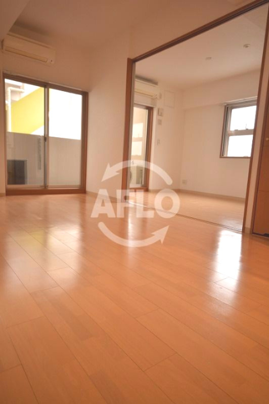 レインボーコート谷町五の居間・リビング|レインボーコート谷町五　おしゃれで開放的な室内