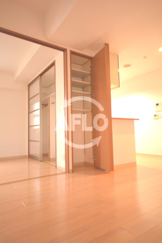 レインボーコート谷町五の寝室|レインボーコート谷町五　開放的な室内