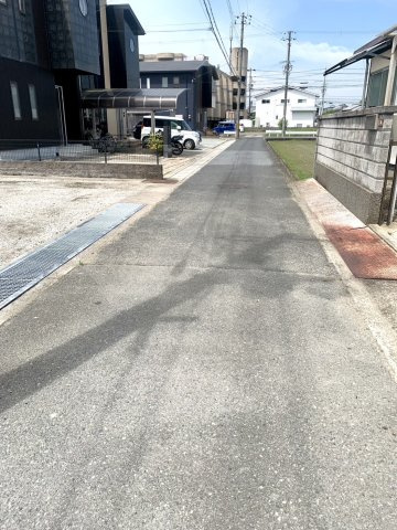 垣内中町C売地の前面道路含む現地写真