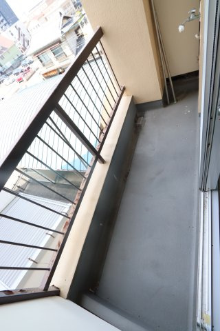 名古屋ニット会館のバルコニー|現状優先です。