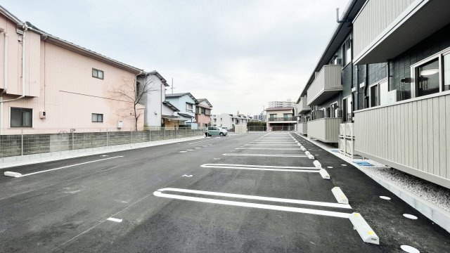 オリエンタルコート南田宮の駐車場