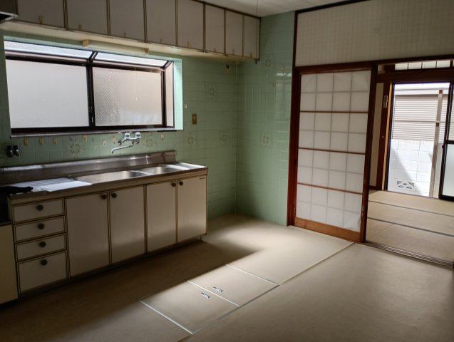 中古戸建（神戸市垂水区西舞子４丁目）のキッチン|１階（約８帖）