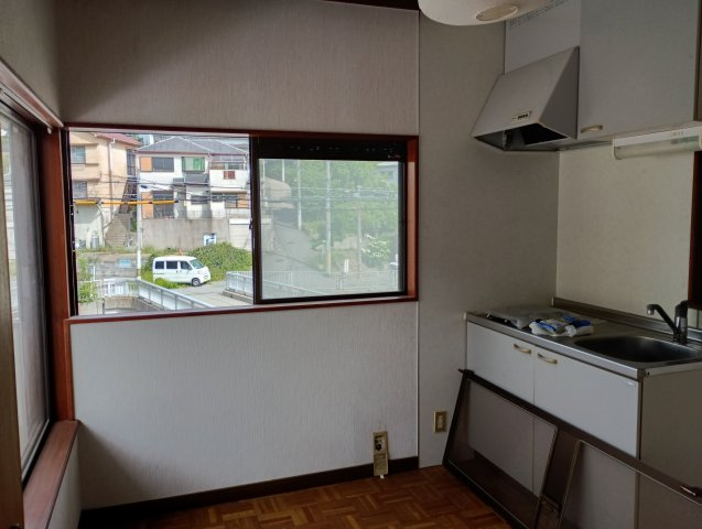 中古戸建（神戸市垂水区西舞子４丁目）の洋室|２階洋室（約４．５帖、ミニキッチンあり）
