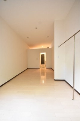 【居間・リビング】 | クレセンティア神戸・北野 | 反転タイプです