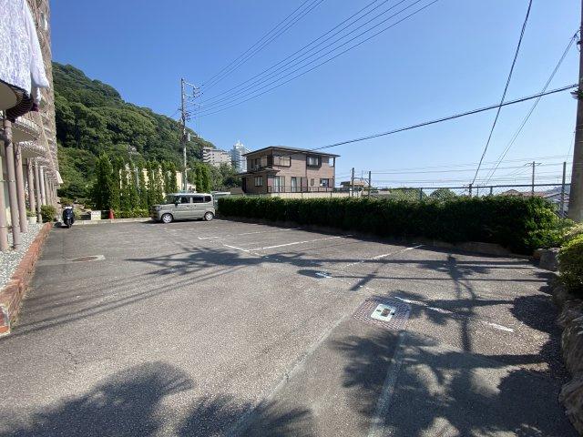 マンハイム熱海の駐車場