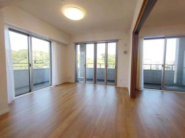 リステージ本郷台プリズムガーデン【仲介手数料無料】ペット可♪の居間・リビング