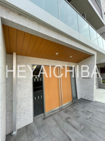 ロイジェント上野桜木のエントランス