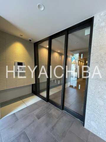 ロイジェント上野桜木のエントランス