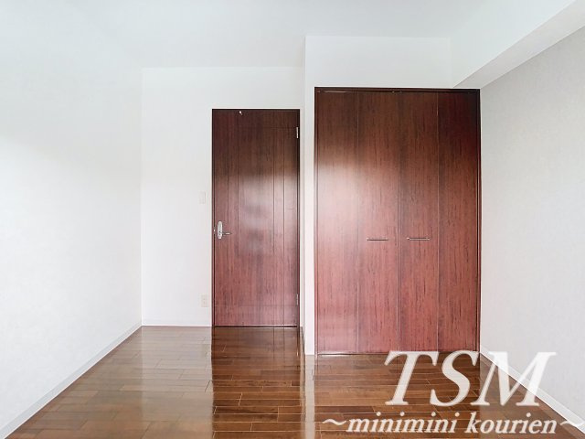 クレアシティ新石切の洋室