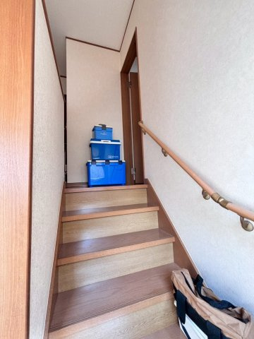 野田市五木新町　中古戸建の内装|安信な手すり付き♪