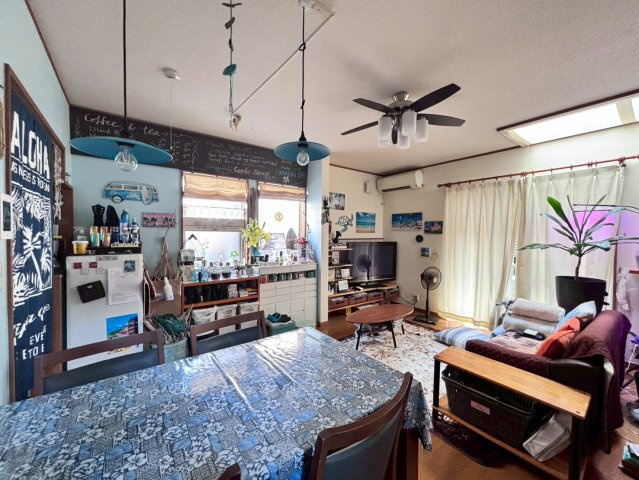 野田市五木新町　中古戸建の居間・リビング|大型テレビに大型ソファーも(^^)
どんなインテリアにしますか？