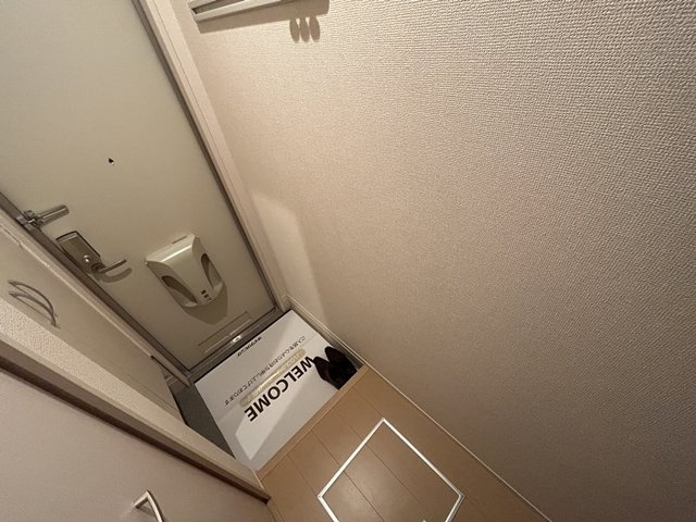 高崎市東貝沢町２丁目のアパートの玄関