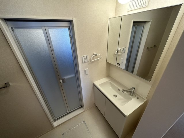 高崎市東貝沢町２丁目のアパートの独立洗面台