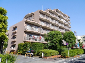 【外観】 | モダンでスタイリッシュな印象を与えるグレーを基調とした外観。