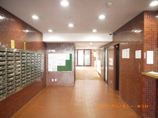 【その他共用部分】 | 清潔感と歓迎感があるエントランスホールとなります。