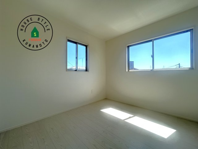 熊本市西区谷尾崎町第1-2棟（1号棟）　の内観：施工例|穏やかな光が差し込む室内には、穏やかな時間が流れます。