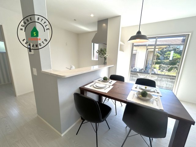 熊本市西区谷尾崎町第1-2棟（1号棟）　の内観：施工例|キッチンから立ち込める香りが今日の料理を期待させます。