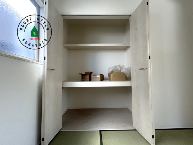 熊本市西区谷尾崎町第1-2棟（1号棟）　の内観：施工例|収納には困りません。