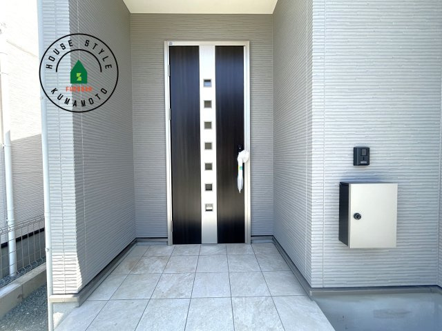 熊本市西区谷尾崎町第1-2棟（1号棟）　の外観：施工例|おでかけの時も帰った時も、「我が家」を最初に感じでもらえる素敵な空間に。