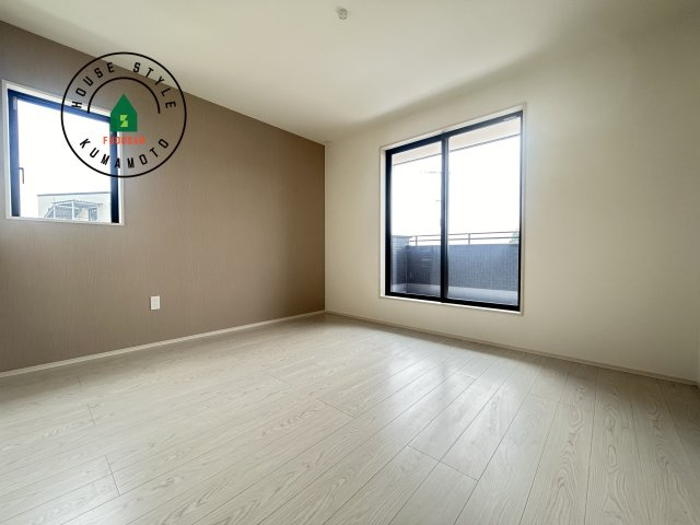 熊本市西区谷尾崎町第1-2棟（2号棟）　の内観：施工例|主寝室には収納力に優れたクローゼットがありますので、お部屋もすっきり片付きます。