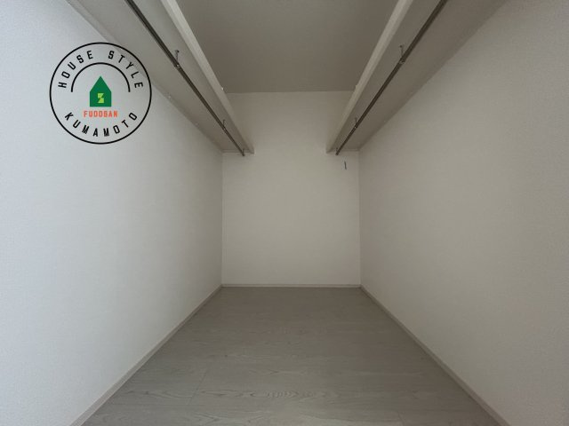 熊本市西区谷尾崎町第1-2棟（2号棟）　の内観：施工例|洋服や大きな荷物が多い方や人数の多いご家族などは、一般的なクローゼットよりもウォークインクローゼットのほうが使い勝手が良いです。