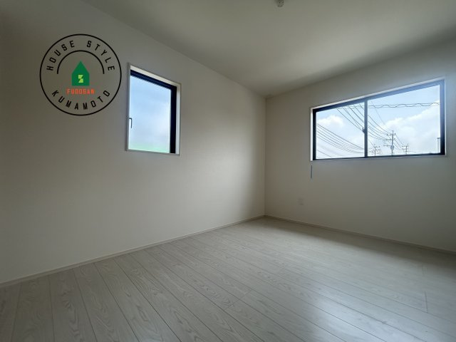 熊本市西区谷尾崎町第1-2棟（2号棟）　の内観：施工例|穏やかな光が差し込む室内には、穏やかな時間が流れます。