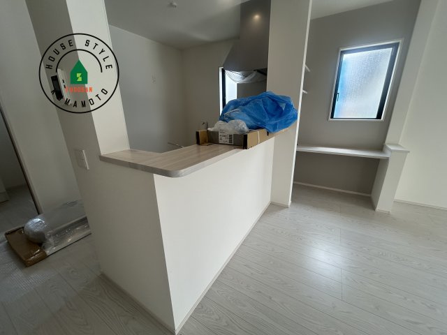 熊本市西区谷尾崎町第1-2棟（2号棟）　の内観：施工例|キッチンから立ち込める香りが今日の料理を期待させます。